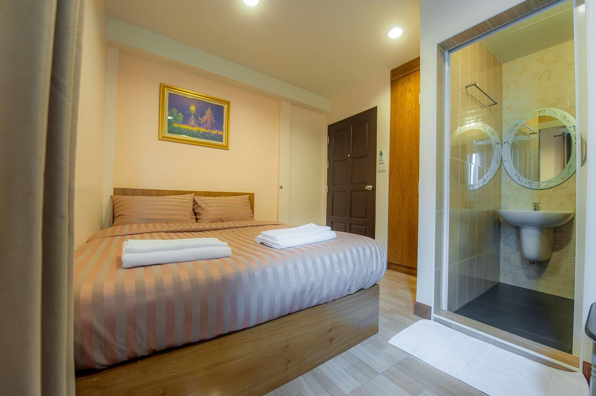 Full House Hotel Bangkok Kültér fotó